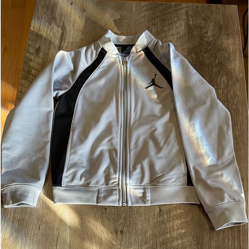 JORDAN JACKET GRAY/black perfect condition size 7.